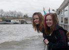 Antonia et Josephine en balade sur la Seine